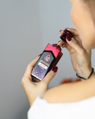 💕👑 Giovani® SIGNATURE – аромат с уникален характер, който съчетава дълбочина, елегантност и нотка мистерия. ✨ Той игриво...